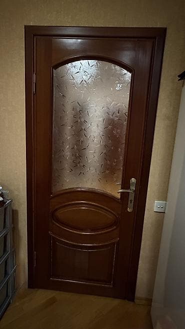 seyf qapi: Temiz taxta qapi
En 80 uz 206


1ed 150m
5eded taxta qapi var — 8