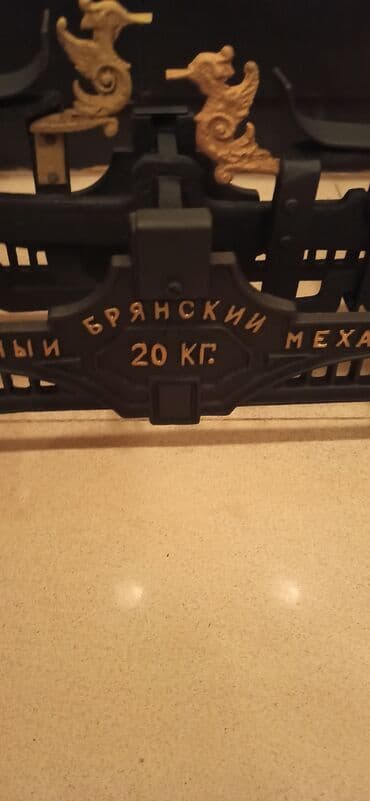 Əntiq radio: Məhsul: Singer mexaniki tikiş maşını (antik model) Xüsusiyyətlər: - — 9