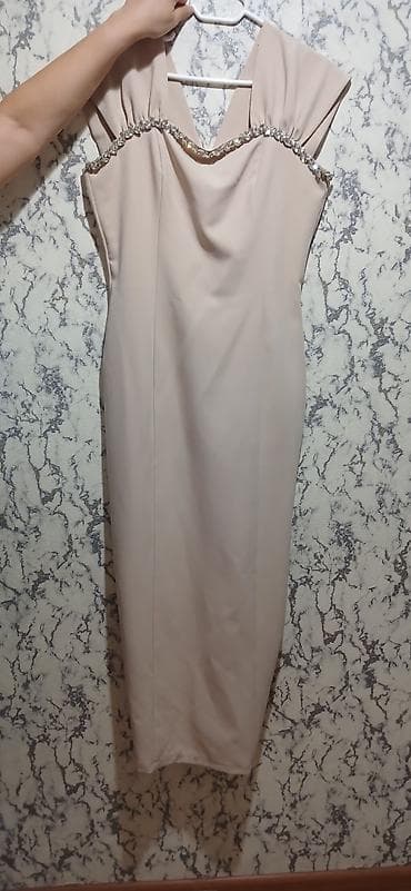Zərif ziyafət/libas paltarı - Rəng: bej (nude ton) - Model: bədənə
