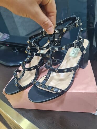 Toy paltarları və aksesuarları: Məhsul: Qadın sandal kolleksiyası Ağ sandal: - Rəng: Ağ - Dizayn — 6