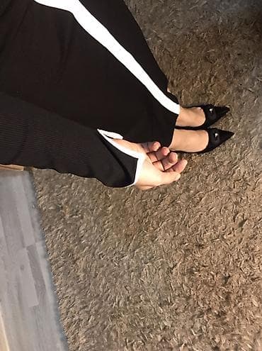 ayaqq: Qadın paltarı – qara rəngdə, zərif dizaynlı midi model - Uzunluğu — 2