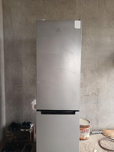 2 qapılı Indesit Soyuducu Satılır, rəng - Gümüşü