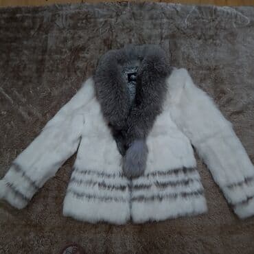 qaqa geyimi: Qadın kürkləri – 2 model 1) Qara uzun kürk: - Klassik uzun kəsim — 2