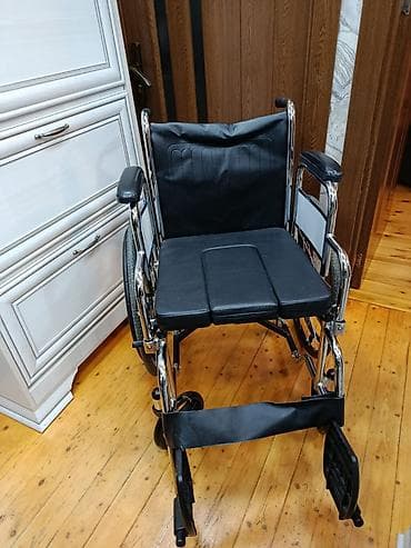 Tualet funksiyalı əlil arabası - Geniş, yumşaq oturacaq və bel