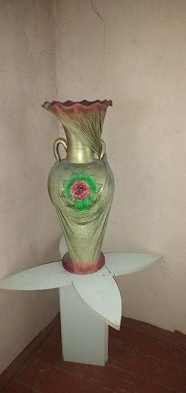 Vazalar: Bir vaza, Keramika — 2