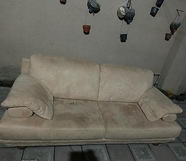 resm desti: DİVAN TƏCİLİ SATILIR‼️ Qiymət: 150 AZN ❌ 70 AZN ✅ Üzərində deffekt — 2