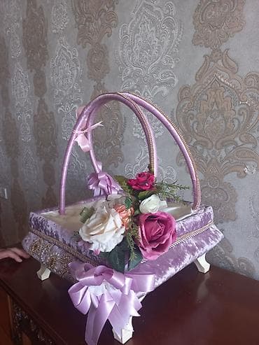 Bəzəkli mərasim səbəti - İki qövs formalı tutacaqla rahat daşıma -