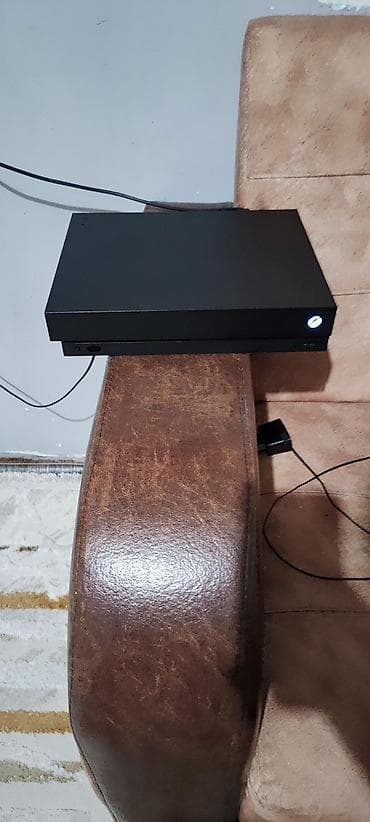 video dvd: Xbox One X (1TB) oyun konsolu - Rəng: qara, kompakt və səssiz dizayn — 1