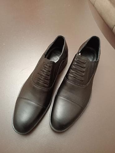 koja kurtka kişi: Klassik kişi ayaqqabısı – qara rəng, kap-toe dizayn - Model: slip-on — 1