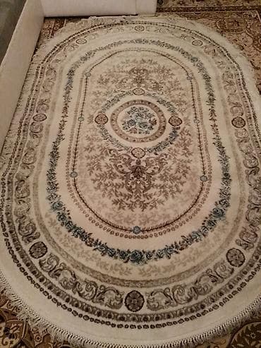 Oval xalça - Forma və ölçü: oval forma; təxminən orta-böyük ölçü (zal