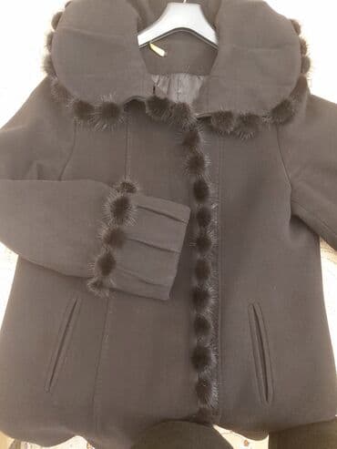 loreta palto: Palto.seliqeli az geyinilib.hec bir difekti yoxdu. Razmer 48.qollari — 2