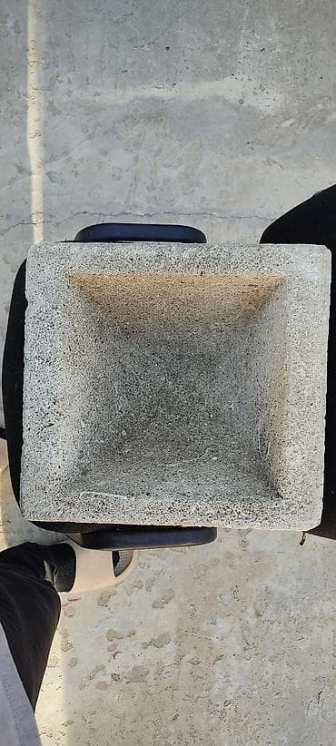 çilədağı bitkisi rus dilində: Beton dekorativ küp/üstlük daş su süzən daş yaxşı vəziyyətdədir.ünvan — 1