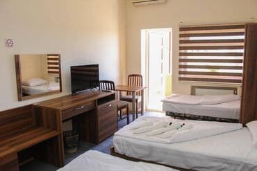 Həyət evləri və villalar: Obyekt satılır. Obyektin ümumi ərazisi 1.5 hektardi. 3 mərtəbəli — 5