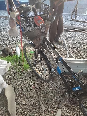 Şəhər tipli velosiped – 28" təkərlər, ön səbət və arxa yük daşıyıcı