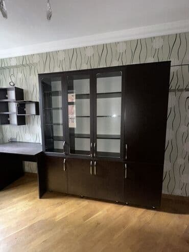 Ofis/iş otağı üçün mebel dəsti Tərkib: - Şkaf-vitrin: yuxarı hissəsi