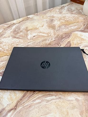 HP 250 G10 15.6" noutbuk xanımın olub yalnız youtubede mahnıya qulağ