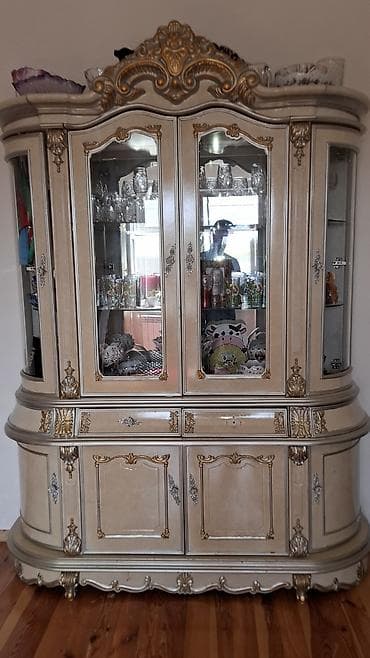 2 ton: Klassik üslubda vitrin-bufet - Material: ağac karkas, üzərində — 2