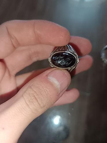 Qol saatları və aksesuarlar: Kişi üzüyü – oval qara daşlı əqiq - Material: metal əsas (gümüş rəngli — 2