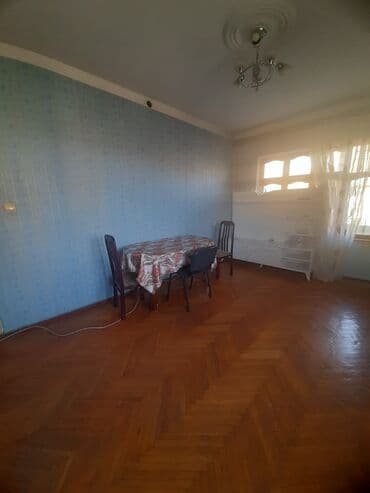 bakıxanov qəsəbəsi kiraye: Satılır: işıqlı, geniş zal otağı Bakıxanovda İcranın arxasında 7/9 — 13