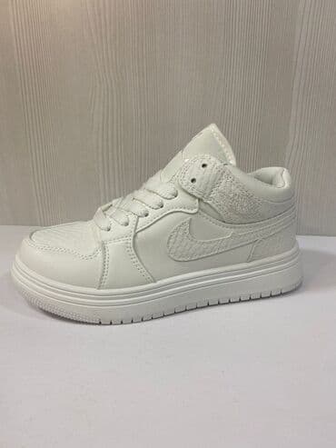 Ağ rəngli uşaq krossovkası - Model: aşağı kəsimli, klassik basketbol