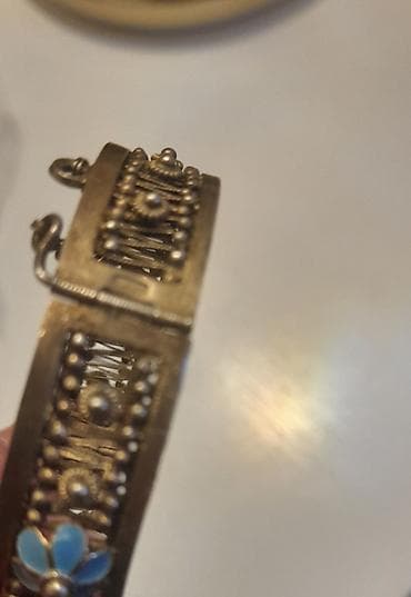 qumus sepler: Gümüş rəngli zərgərlik dəsti – qolbaq, kulon və sırğalar - Tərkib — 5