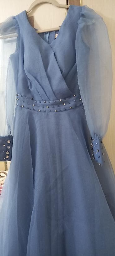 muncuq: Mavi rəngdə elegant ziyafət/libas paltarı. - Parça: yüngül, axıcı — 2