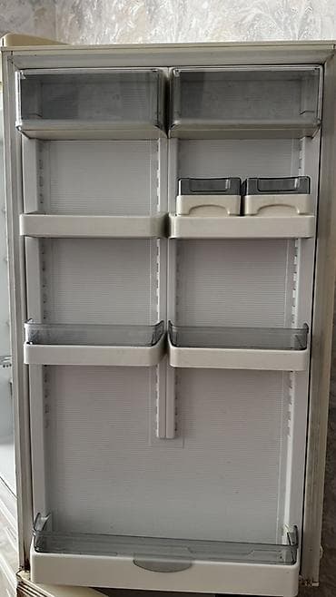 panel kamera: İki kameralı soyuducu, alt kamerada dondurucu. Xüsusiyyətlər: - Rəng — 4