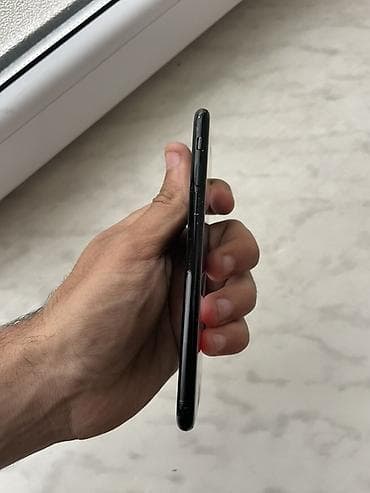 iphone 7 s ikinci el: IPhone 7, Jet Black, Barmaq izi — 5