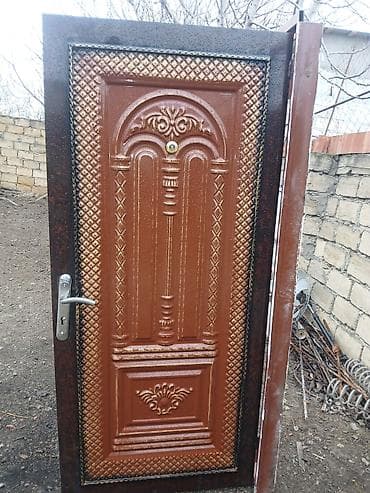 Məhəccərlər: Metall qapı dəsti - Material: möhkəm metal konstruksiya, qalınlıq — 1
