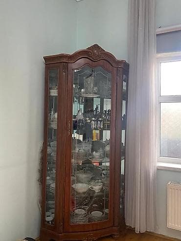 iskaf: Şüşəli bufet-vitrin - Material: ağac karkas, ön və yan tərəfləri şüşə — 1
