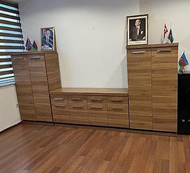 salon şkafları: Ofis Mebel Dəsti - TƏCİLİ SATILIR Daxildir: - Rəhbər masası (1 ədəd) — 2