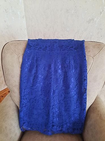 Elektrik-mavi rəngdə krujeva parçasından hazırlanmış qadın bluzu/top