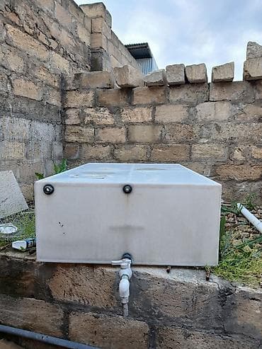 Plastik su çəni – kranlı - Material: qalın divarlı, ağ rəngli plastik