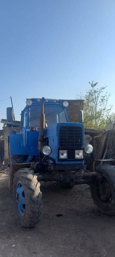 traktor teker: Mavi rəngli təkərli traktor Texniki xüsusiyyətlər və təyinat: - Ön və — 4