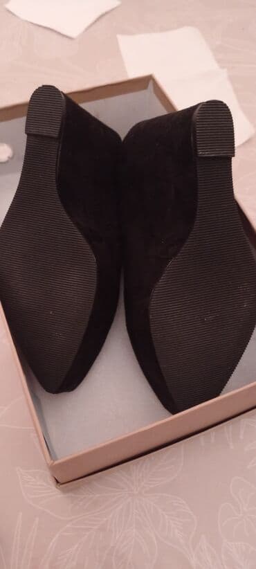 женские бежевые замшевые туфли: Туфли, Размер: 35, цвет - Черный, Новый — 8