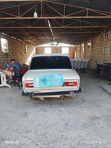 Model: VAZ 2106 (Jiguli) Kuzov: sedan, bej rəng Sürətlər qutusu — 2