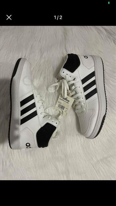 adidas qaçış üçün qadın krossovkaları: Türkiyədən Akasya Avmdən alınıb. Baha qiymətə. 42 razmer. 200 aznə — 1