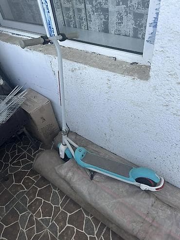elektro muravey: Uşaq elektrikli skuter - Rəng: ağ-göy - Geniş, sürüşməyə qarşı rezin — 3