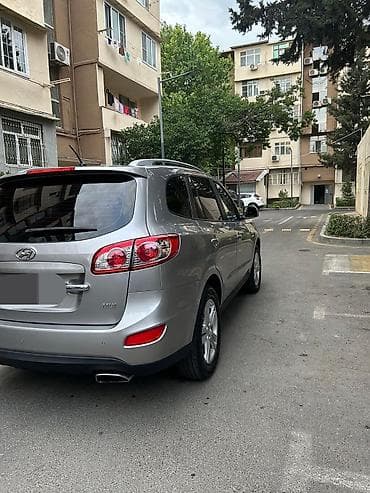 e 124: Hyundai Santa Fe: 2 l | 2010 il Ofrouder/SUV — 2