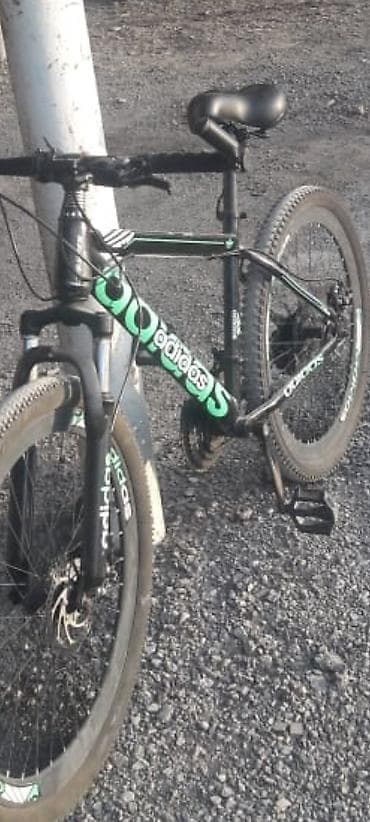 скоростной велик: Dağ velosipedi və dəbilqə dəsti - Çərçivə: alüminium rəngli qara — 1