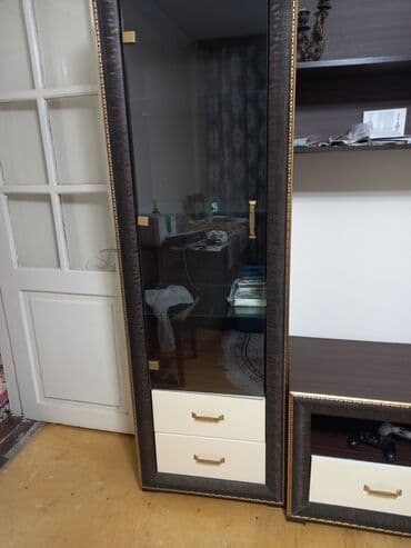 şuşə stol: İşlənmiş, Düz TV altlığı, Polkalı, Şüşəli, Belarusiya — 5