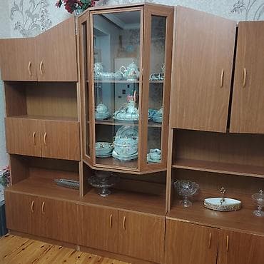 - Məhsul: Qonaq otağı üçün iri divar dolabı (sekretli vitrinqablı