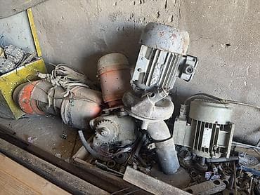 Elektrik matorların hər biri işləkdir. Narıncı olan biri qaldırıcı