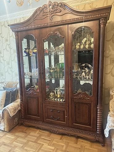 Мебель: Klassik üslubda vitrin-bufet - Material: massiv ağac (təbii ağac — 1