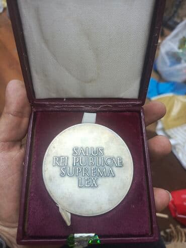 qızıl 10 luq qiymeti 2023: Stol üstü medal — 2