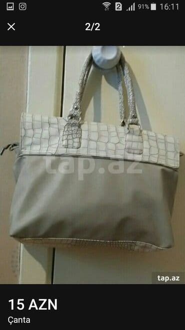 həsir cantalar: Ağ və bej rənglərdə olan qadın çantası. Çantanın üst hissəsi timsah — 2