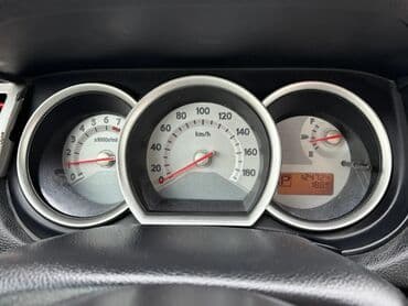 toyota prado qiymeti azerbaycanda: Nissan Tiida hatchback - Korpus: 5 qapılı hatchback, tünd qəhvəyi — 7