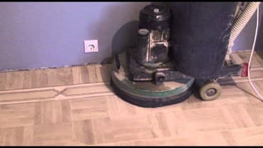 işlənmiş laminant: Şlifovka.(cilallanma).lak ve plintuslarin vurulmasi.morilka(reng — 1