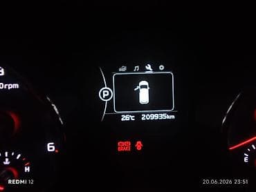 mini karavan: Kia Grand Carnival / Sedona minivan - Kuzov: ağ rəng, geniş və — 5