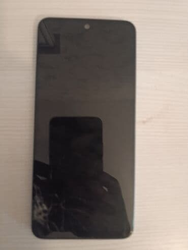 поясная машина бу: Redmi mobil telefonu, arxa tərəfində üç kamera və bir flaş ilə təchiz — 3